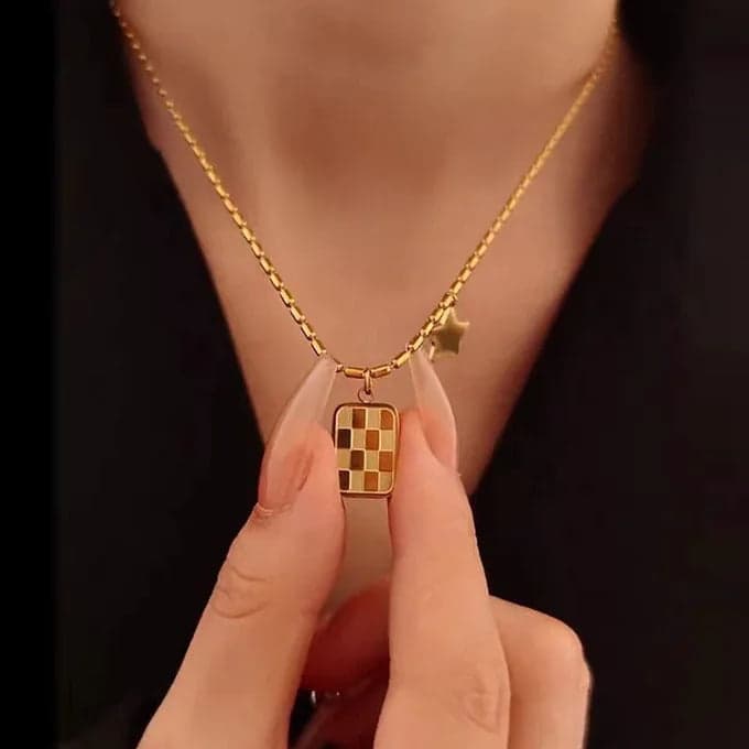Collier Échec et Mat
