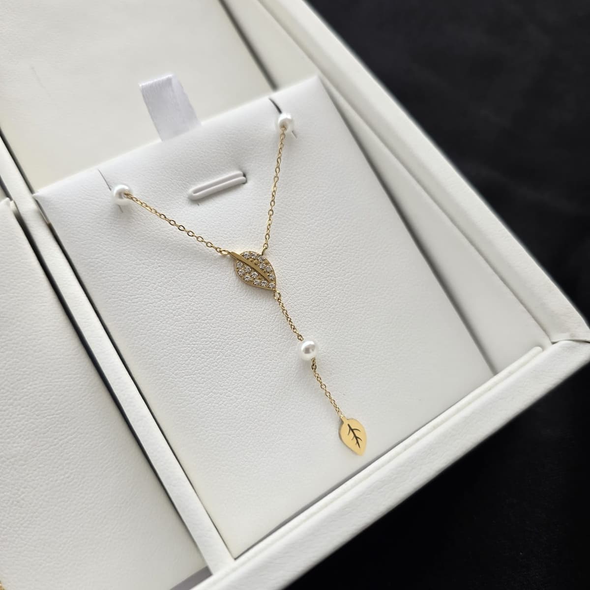 Collier Feuille Tombante